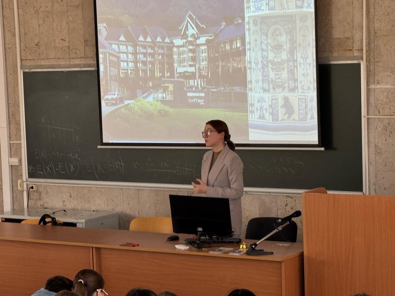 Пресс-секретарь LeePrime Group провела мастер-класс для десятиклассников в Финансовом университете